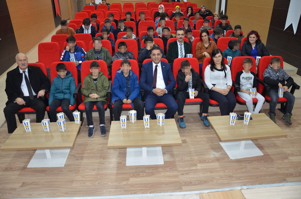 İl Müdürümüz Sayın Hüsnü Bengin EFETÜRK ve Müdürlüğümüz personelinin de katılımlarıyla korunma ve bakım altında bulunan çocuklarımız, Müdürlüğümüz Konferans Salonu'nda sinema ortamında "Fetih 1453" adlı filmi izlemiştir.<a href="/ailevecalisma/">Cshabakanligi</a> <a href="/ZehraZumrutS/">Zehra Zümrüt Selçuk</a> @CocukHizGM @BenginEfeturk