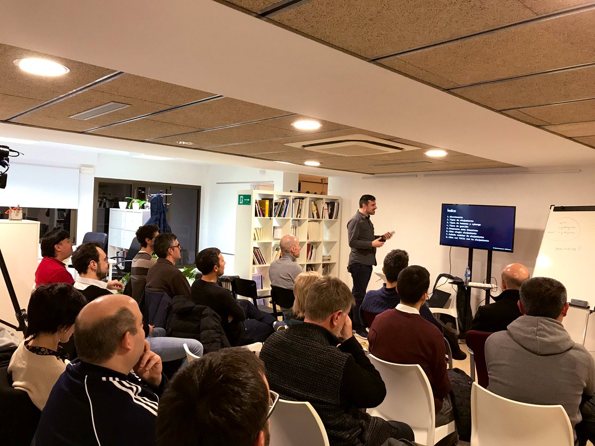 Avui a <a href="/wpgirona/">Girona WordPress Meetup</a> tenim a <a href="/JavierCasares/">Javier Casares</a> que ens ensenya com adaptar l’allotjament per WordPress 🙌