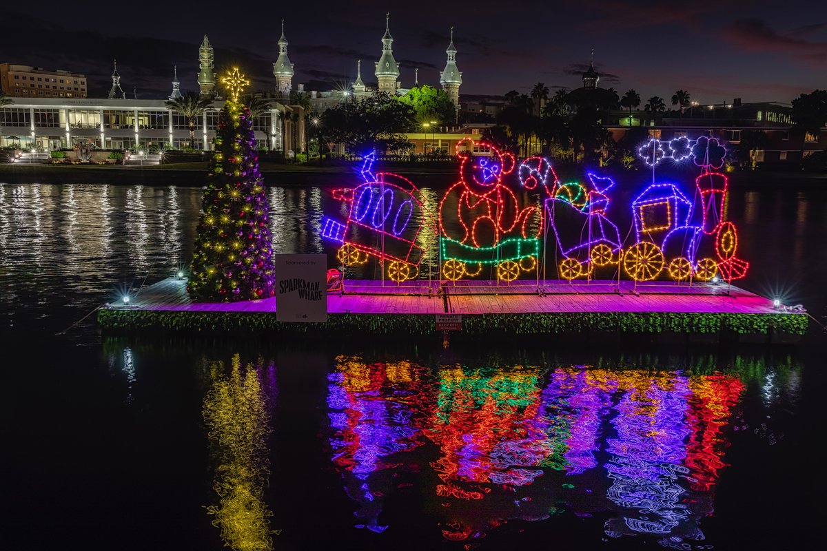 MattPaulson28's tweet photo. Christmas Tree and Lights near University of Tampa.
#Christmas #tampa https://t.co/psbjplqqYM