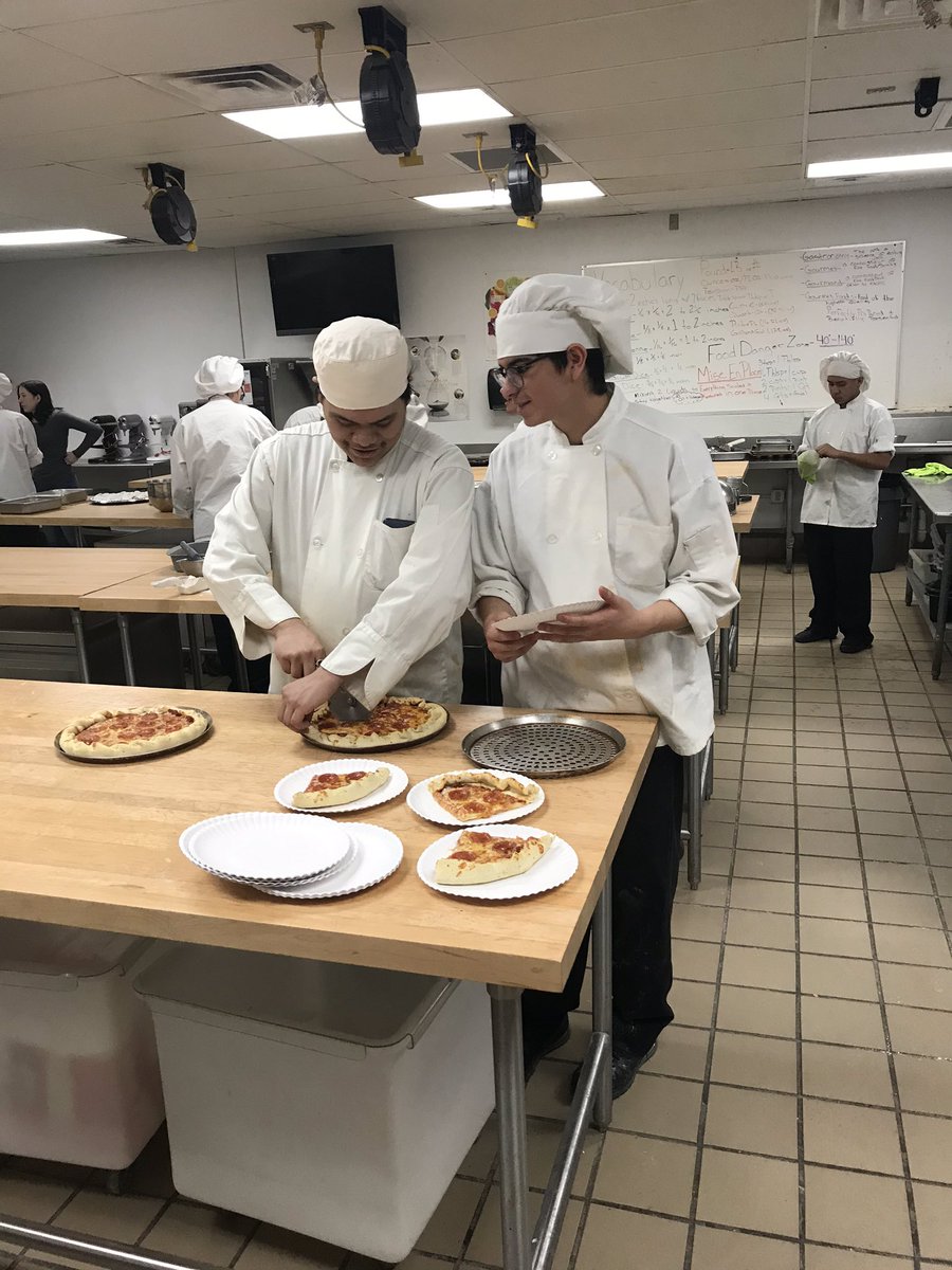 CTE_Counselor's tweet photo. Burgers, pizza, chili beans, onions rings, cookies, churros!! Picked the wrong week to go on a diet!! Our culinary students know how to keep everyone full and happy! Thanks!! https://t.co/qkogkEktXu