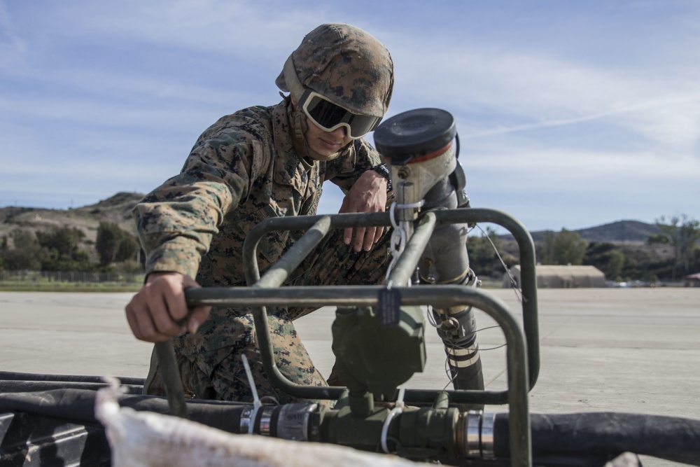 USPACOM's tweet photo. @PacificMarines with Marine Wing Support Squadron #373 conduct forward arming refueling point @MCIWPendletonCA for exercise #SteelKnight20. #Lethality #SemperFidelis #Readiness #FreeandOpenIndoPacific https://t.co/5lS6z8FkWt