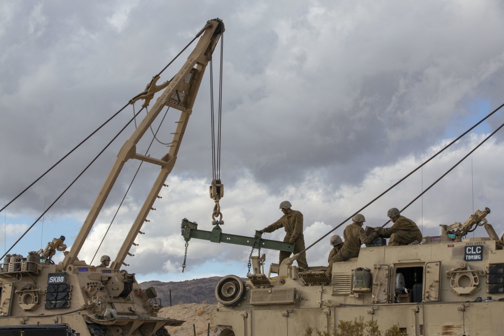 USPACOM's tweet photo. @PacificMarines with @1stMLG perform an engine swap using an #M88A2 Armored Recovery Vehicle during #SteelKnight20 @CombatCenterPAO
#SemperFidelis #RoughNTough #Readiness #FreeandOpenIndoPacific. https://t.co/Pz7eIiRrjP