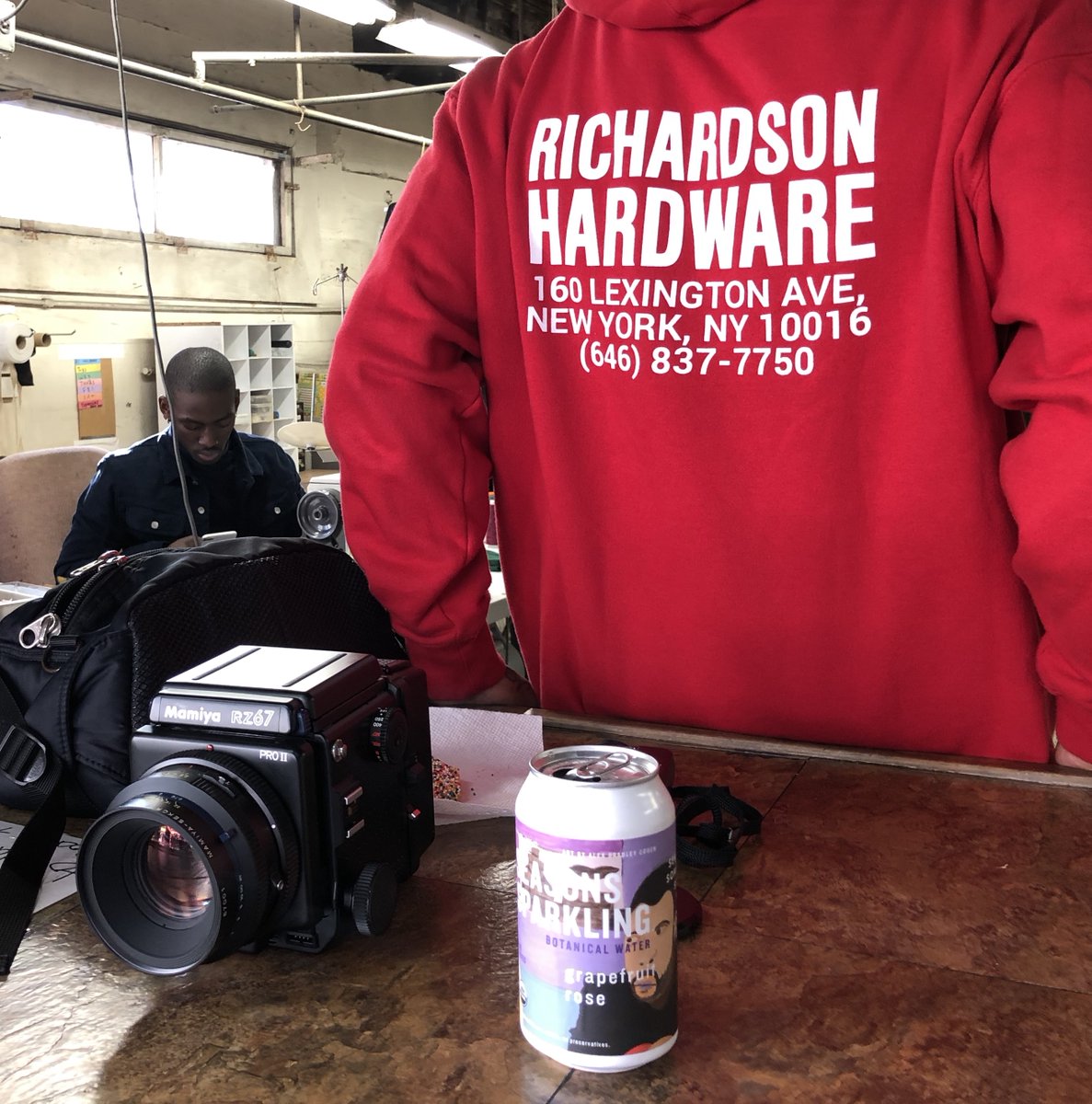 seasonssparklin's tweet image. sparkling waters made for daily life

#seasonssparkling #sparklingwaters #grapefruit #rose #dailylife