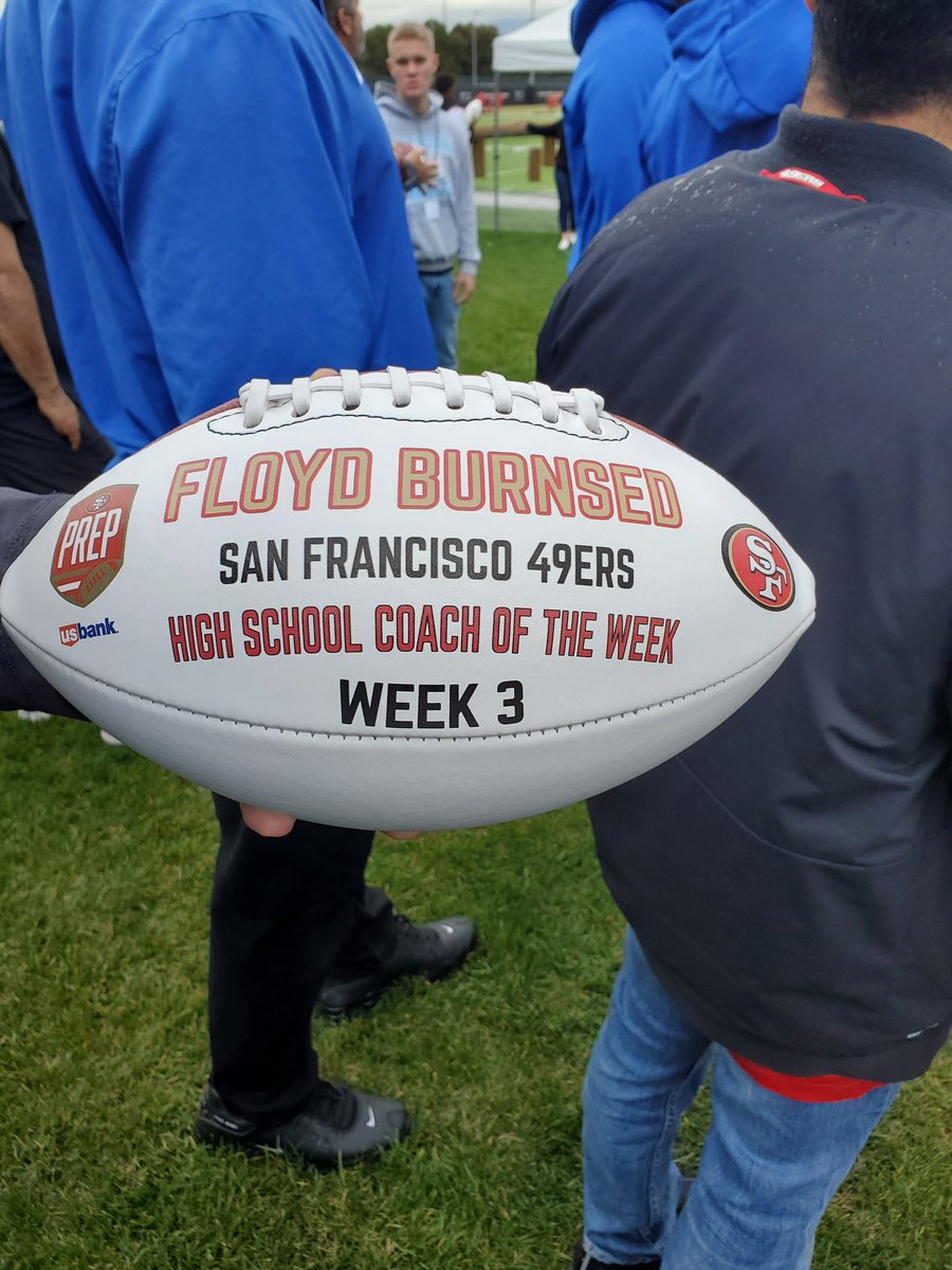 thesportylady's tweet photo. #yourdons Acalanes Head football coach Floyd Burnsed honored as #49ers "Coach of the Week." He will be recognized on the field before the game on Sunday! And of course, I got a picture with #JimmyG_10 !
@yourdons
@49ers
@JimmyG_10
@KCBSRadio https://t.co/o9MiEGL5CL