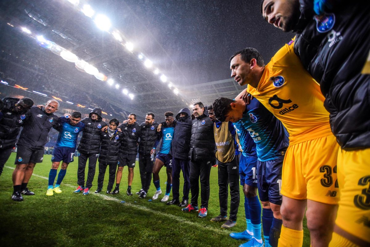 FCPorto's tweet photo. 💙 Dragões Juntos
💪 Lutemos como irmãos
#FCPorto #FCPFEY #UEL https://t.co/1IQowEZbv4