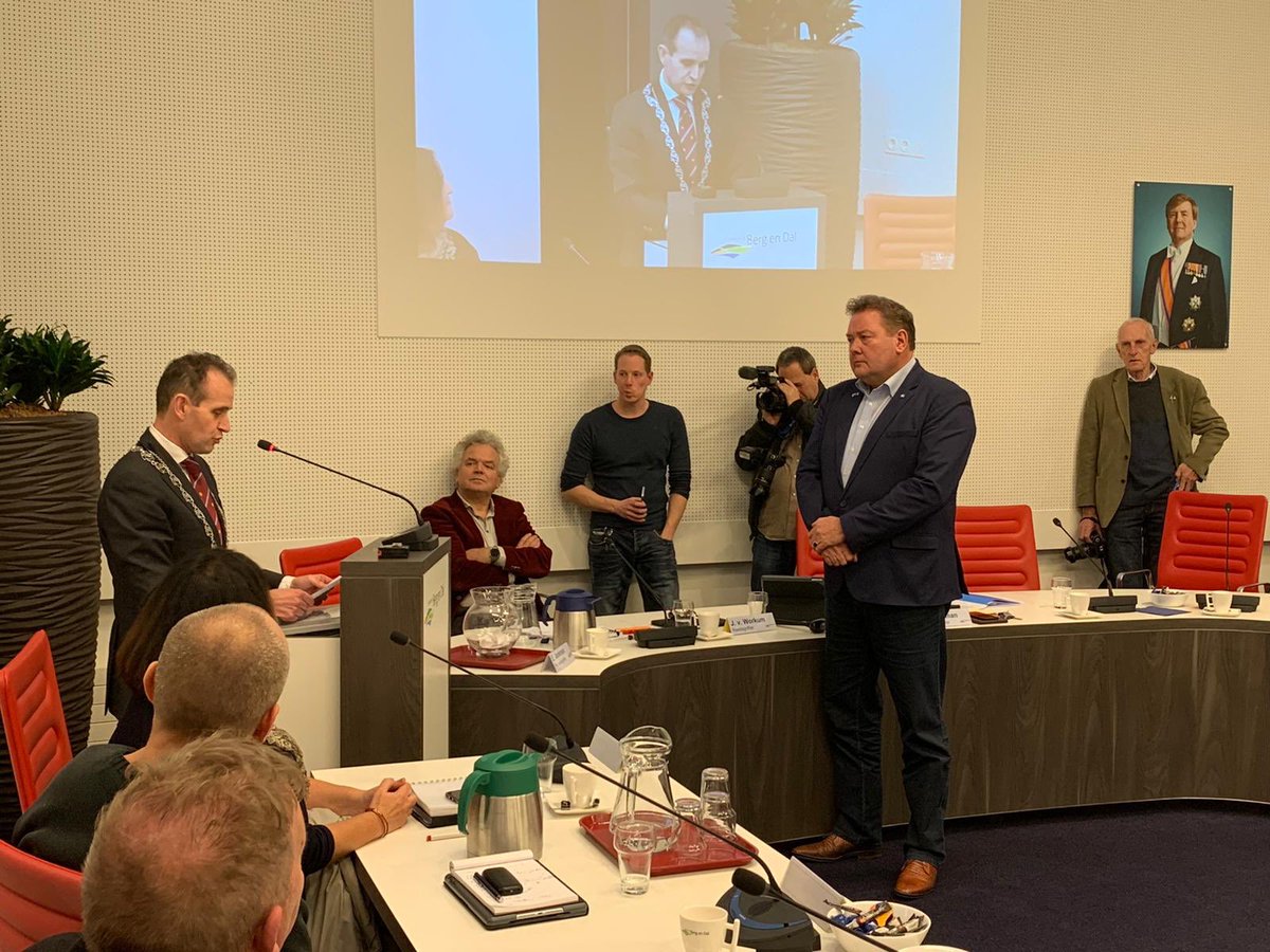 Op deze late avond neemt fractievoorzitter <a href="/robverheijen/">Rob Verheijen</a> afscheid van de raad. Na diverse toespraken ten slotte het woord aan de burgemeester. #robhetgajegoed