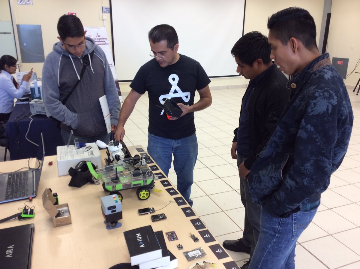 vixercode's tweet photo. Sharing about creative tech design and hanging out with students and teachers of mechatronics and electronics in México.

#robotics #wereables #tech #DIY #Makers #Electronics https://t.co/HpvjwCRkQe