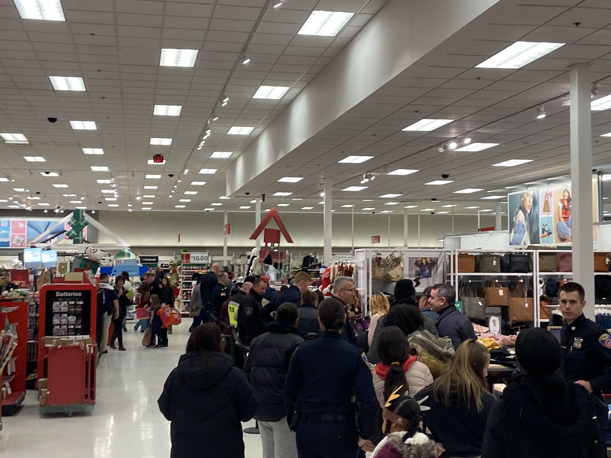 T-1308 Heroes &amp; Helpers, great turn out! <a href="/Mr_JKings/">Jonathan Kingsley</a> <a href="/AKupchella/">Adam Kupchella</a> <a href="/Djoumbarry/">Djouma Barry</a> <a href="/Danny_Noonan11/">Danny Noonan</a>