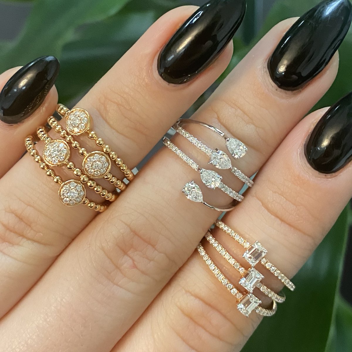 EllaTein's tweet photo. Happy Holidays!

#ellatein #jewelry #diamonds #diamondring #bridal #sparkle #gift #newyork #love #custom #carat #ovaldiamond #shape https://t.co/XEBBLvQOio