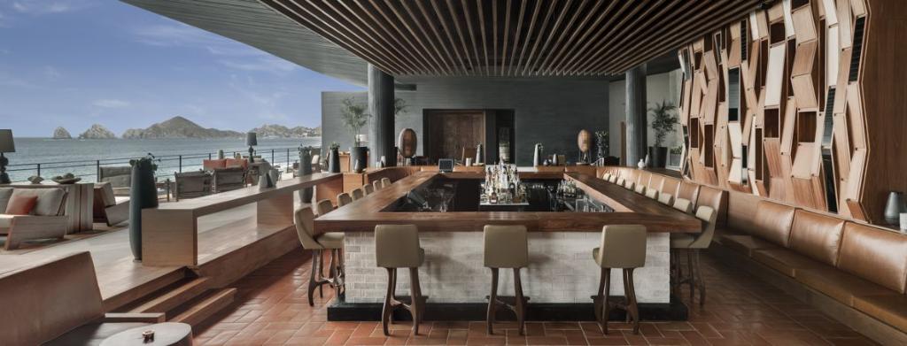 The ideal rendezvous for drinks before and after dinner at the adjoining Manta restaurant, the dramatic sunken lounge design affords unobstructed views across the broad terrace. Learn More:  spr.ly/60181pC8E