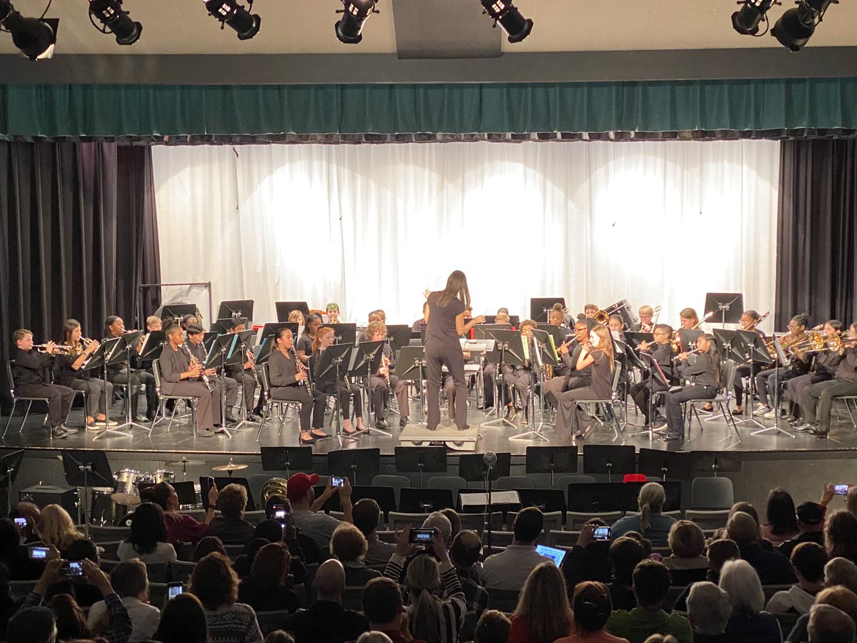 WFHSchorus's tweet photo. 6th grade rocking it!! @DRMSdolphins https://t.co/dyjF1W8y0u