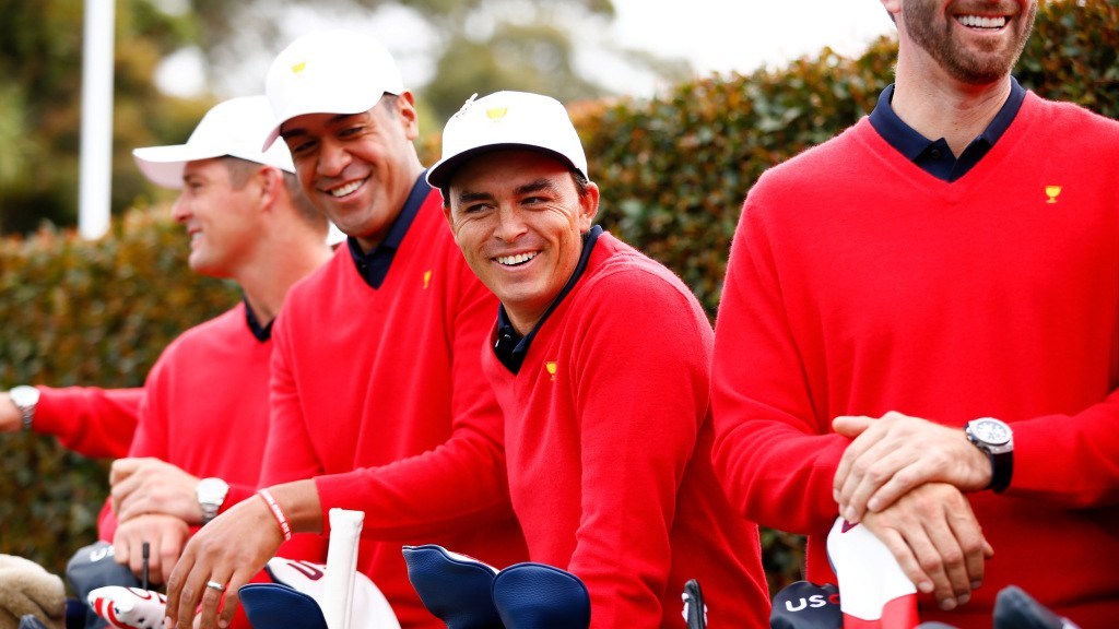 U.S. Presidents Cup team sings \Happy Birthday\ to Rickie Fowler on bus  