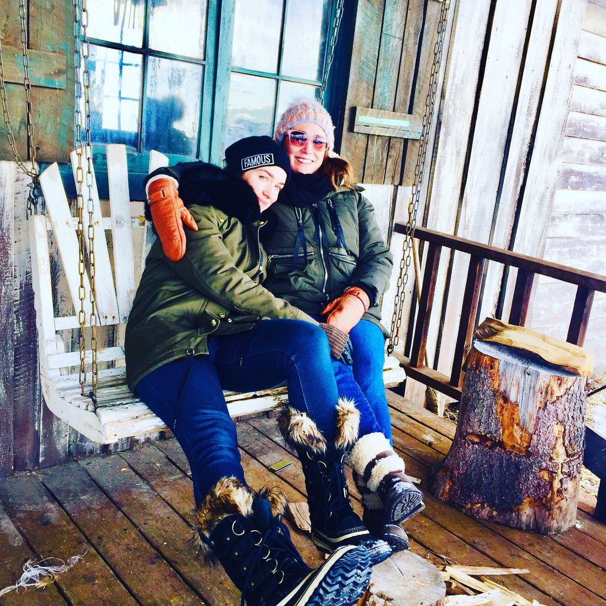 emtothea's tweet image. We’re back. We’re still here. We’re home. We’re together. We’re with you. We’re ready. We’re #Earp.