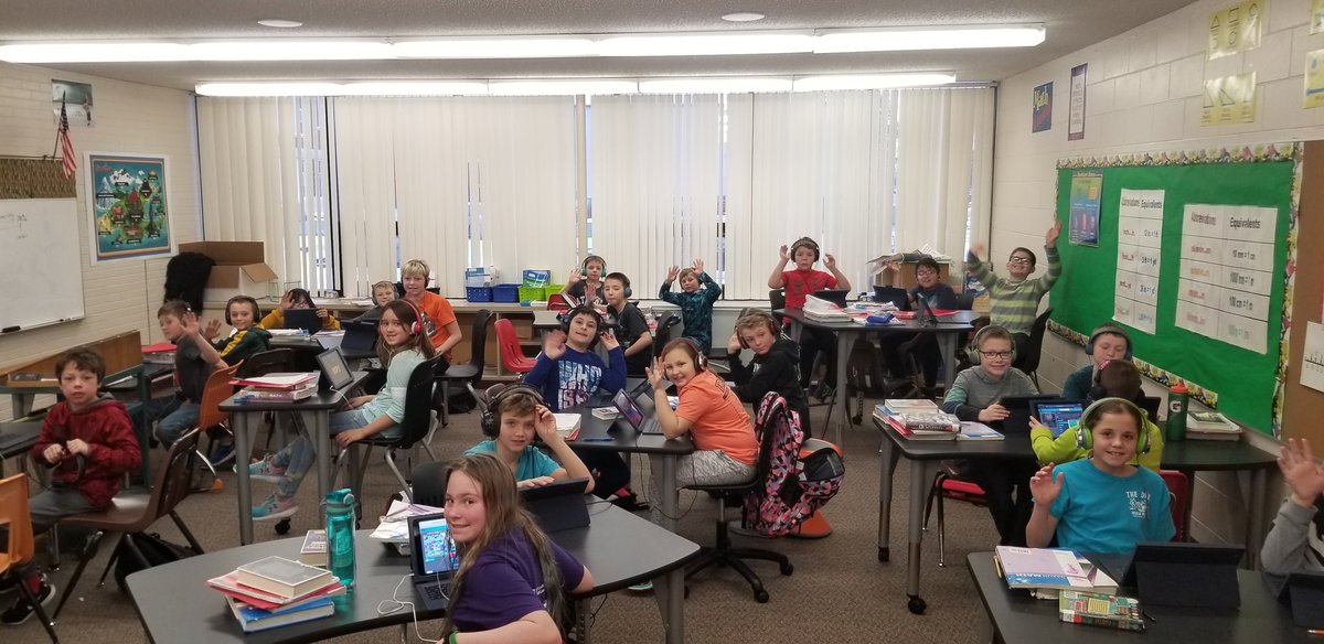 gdobitz's tweet photo. Oakes Elementary 4th Graders participating in #HourofCodeND Lots of #Minecraft and #flappybird going on! https://t.co/t8BlOFmaBI