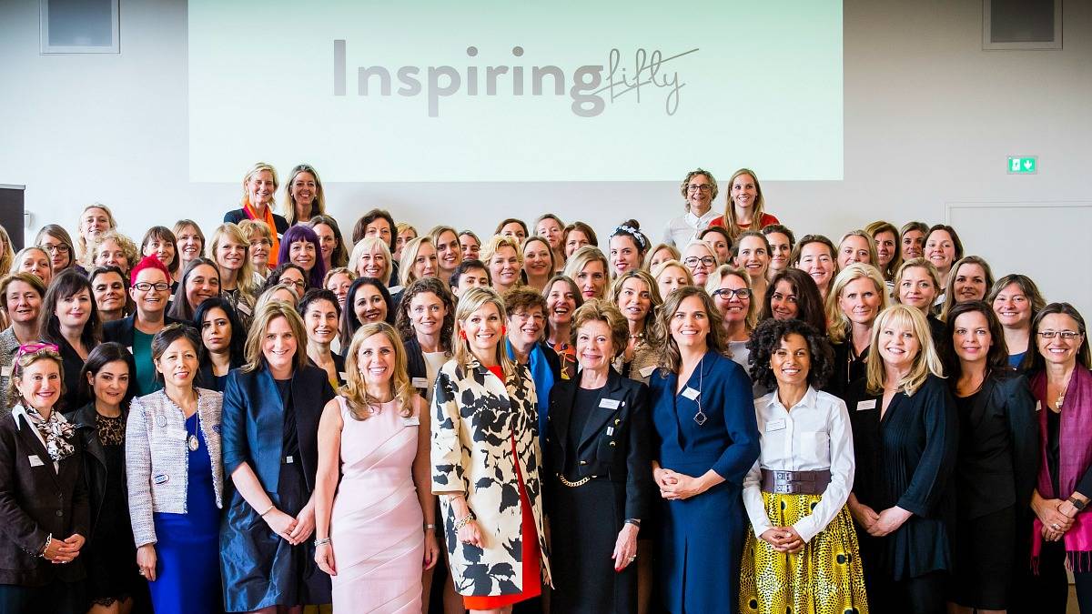 “Het is kwestie van een beetje lef te tonen, durven tegen de hokjes aan te lopen. In het slechtste geval houd je daar een blauwe plek aan over, maar je gaat er zeker niet van breken." <a href="/elke_kraemer/">Elke</a> van #InspiringFifty over #vrouwenintech . hubs.ly/H0mc-PD0