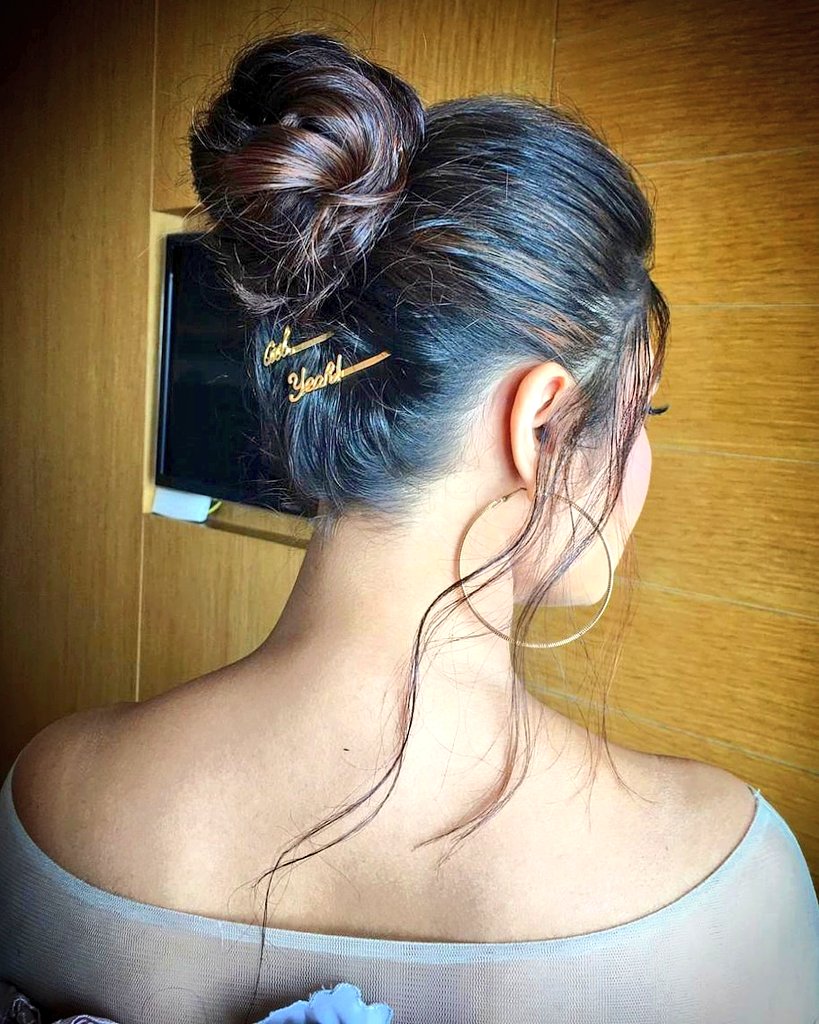 ArtistPoonam's tweet photo. Did someone say pool party?
#hairbypoonamsolanki #bride #poolpartylook #funbun #partyideas #hairideas #hairinspo #styleinspiration #styleinspiration #coolhairstyles #sephor #coolhairstyle #hairpins #sephora #sephoracollection #coolhairaccessories #hairbarrettes #mumbaihairstylist https://t.co/f0nuNQfj3c