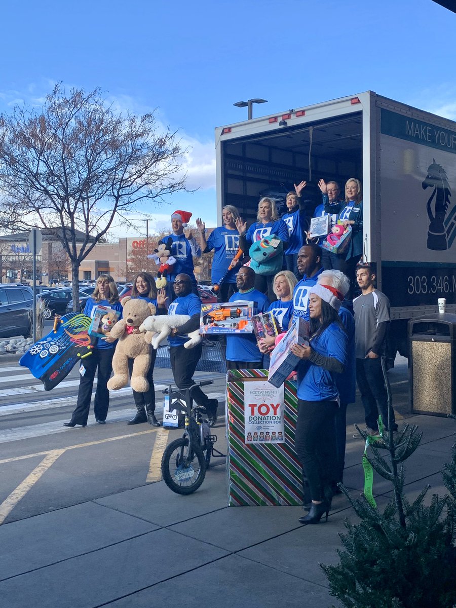 TimWielandCBS's tweet photo. Great group from South Metro Realtor Association, helping us fill up another truck with toys! #4colorado #ToyDrive https://t.co/0jayWTy8qE