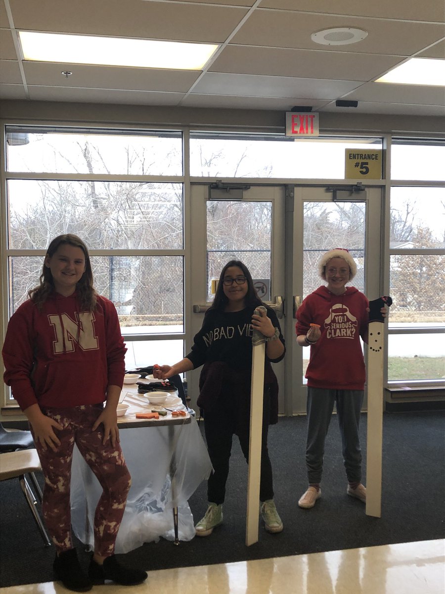 My awesome 6th Grade helpers came back to help us finish our parent gifts today ! Thanks <a href="/kindel_baxter/">Kindel Baxter</a> !