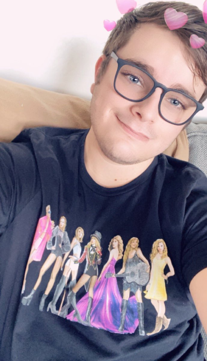 jaredmycal's tweet photo. Showing off my 13 years of being a swiftie through this shirt! 😂❤️#13YearsOfTaylorSwift #Swiftie #Selfie https://t.co/5WaEfRTFhF