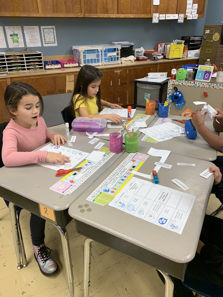 Ss in Mrs. Venezio's first grade class are listening to Mo Willems while learning about speech bubbles, motion lines and facial expressions. #learningisfun #MoWillems @LindenSchoolsNJ <a href="/ClearyLPS/">Denise Cleary</a> <a href="/jensmithELA/">Jennifer Smith</a> <a href="/School10Tigers/">Highland Avenue School No. 10</a> <a href="/ProfDavidWalker/">Dave Walker 🚴📚💻🎩</a>