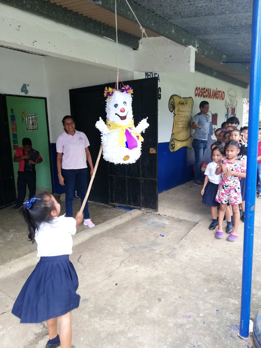 KatheBerdugoR's tweet photo. #conexuslatam - EOY activity with Children from Veracruz, Panama #iwork4dell #socialimpact #legacyofgood @karenhassine https://t.co/INlXLrCKXj