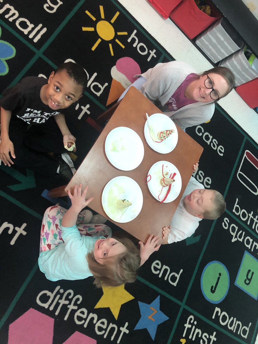 AthmerCourtney's tweet photo. Following directions is way more fun when candy and icing are involved! #sosticky #welovesocialgroup #wesclinwarriors #nbe https://t.co/6JdBM1aO8Z