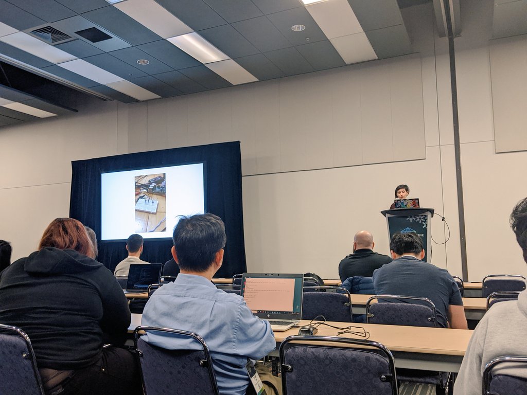 a0viedo's tweet image. About life, robots and cats by @co_constanza this afternoon at #NodeJSInteractive