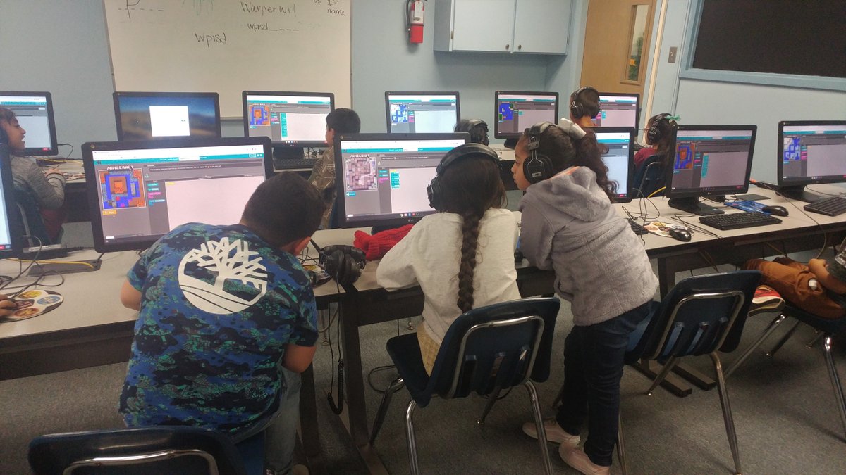 WillsPointISD's tweet photo. The awesome students in @normaabalderas 2nd grade class @WoodsWPISD participating in #HourofCode this week! #futureengineers https://t.co/4j3GAgwDSV