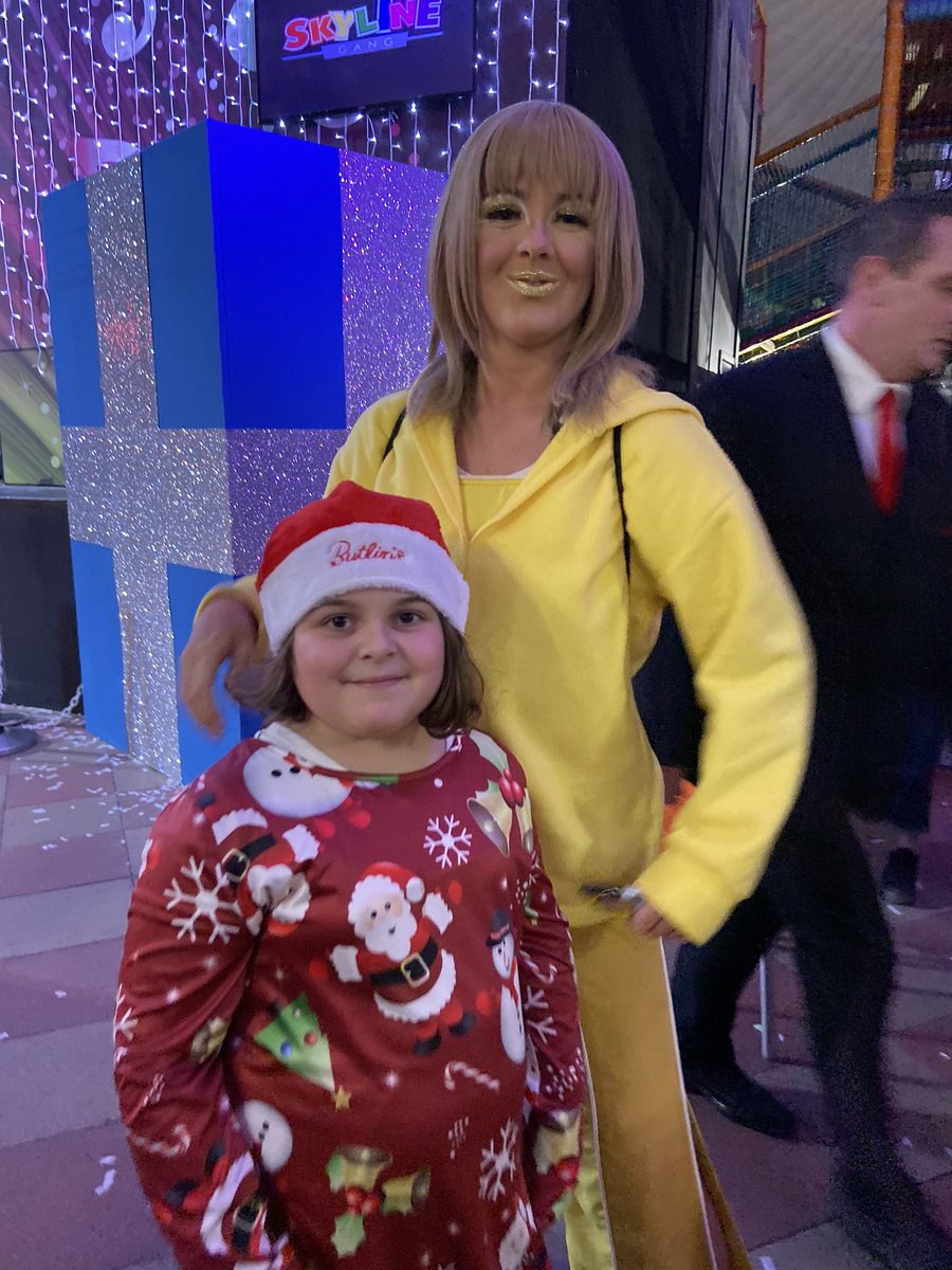 dolphins1007's tweet photo. @Butlins amazing weekend at bognor #butlinsfestivefun special thanks to the lady that plays mimi and the man that plays sprout my daughter loves them https://t.co/uopJ3MAJuR