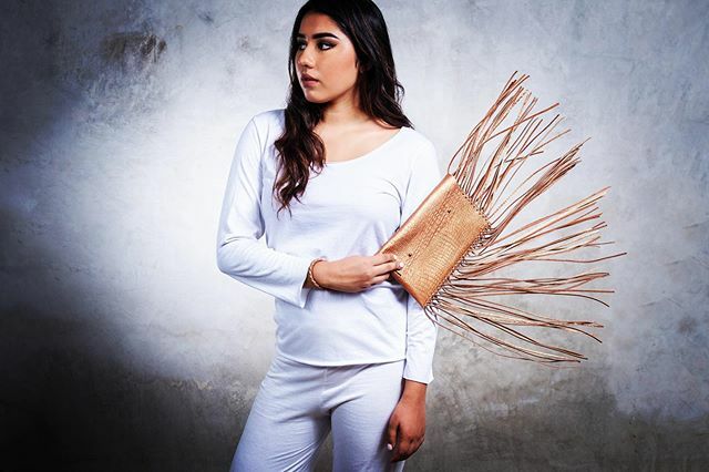 kuero's tweet photo. Looking for a beautiful golden clutch to match your holiday outfit go to my #etsy shop: KUERObyAlexandra Sol Fringe Wristlet 
#goldenclutch #dress #holiday #outfit  https://t.co/yHMqytF5se 
Now available! https://t.co/jaM1TEZHWq https://t.co/U6dSwksXfh