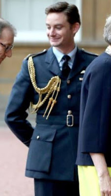 Whenever HM The Queen is soon to receive a new Prime Minister the visits to this post on our blog skyrocket! #Brexit #UKElection #UKElections2019 #Boston #SamFletcher #QueensEquerry #Swoon bit.ly/29KKUZs