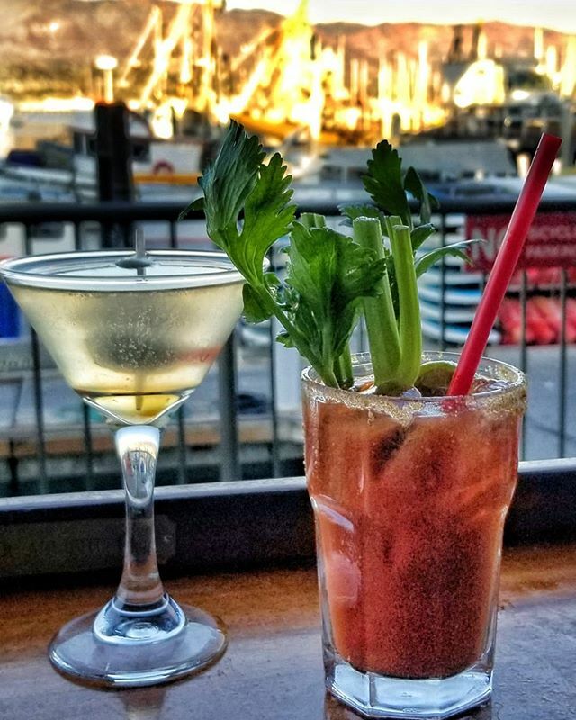 brophys's tweet image. - CHEERS! - 📸@susimannersphotography
#SantaBarbaraHarbor #SantaBarbara #SantaBarbaraCA #Cocktails #ExploreSB #SeeSB #Eeeeeats #VisitSB ift.tt/2EcHlvs