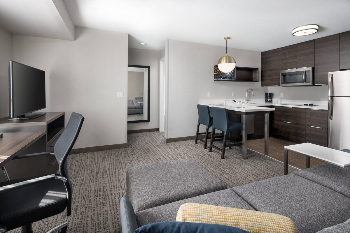 Coming soon to Mississauga! Find the space to work, relax, and thrive at #ResidenceInnTorontoMississaugaSouthwest, an all new, all-suite hotel.

#eastonsgroup #torontohotels #ontariohotels #mississauga #toronto #residenceinn #suites #suitelife