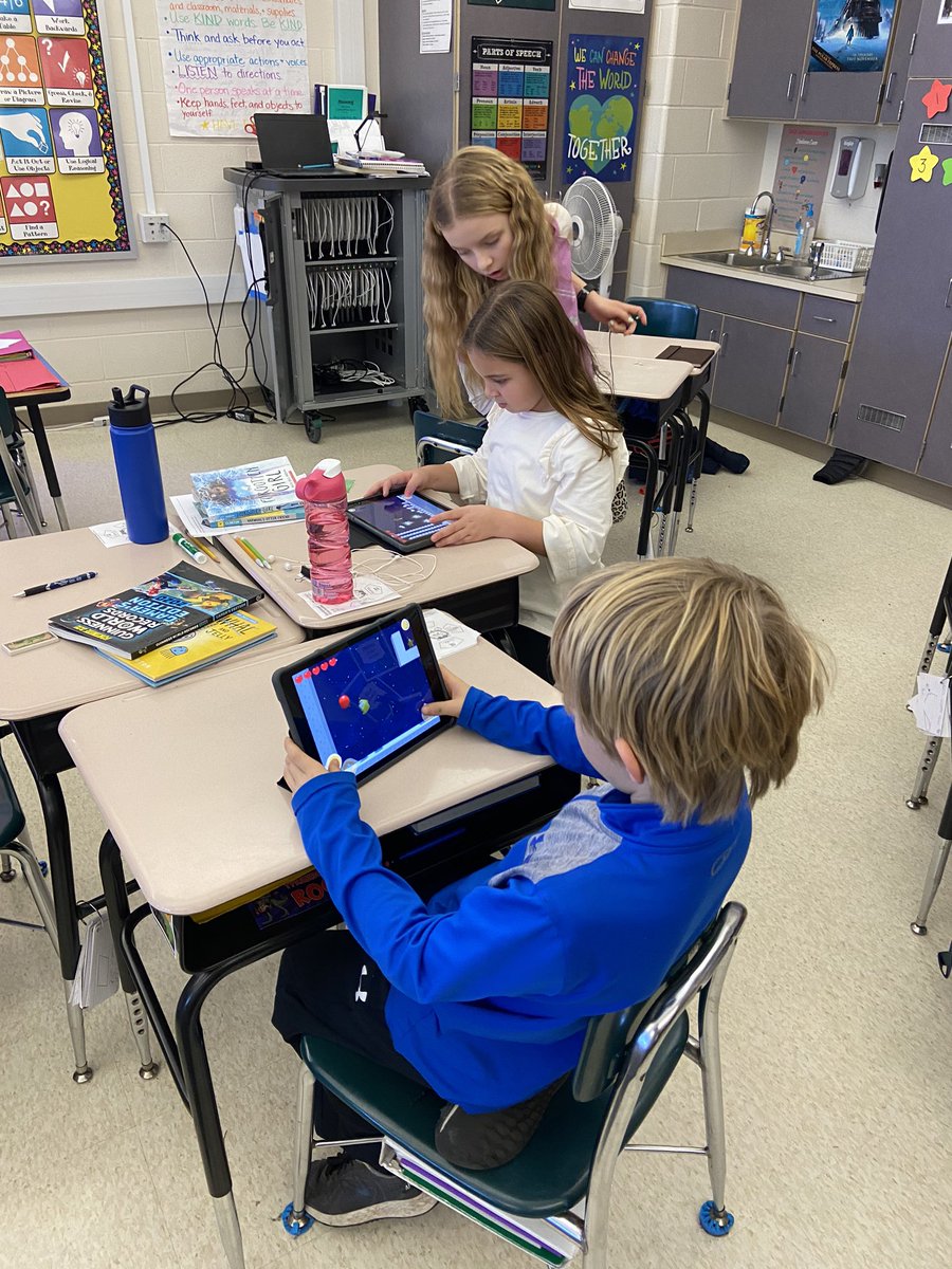 MrsMarchFC's tweet photo. Coding is so much fun!! #HourofCode sparked tons of creativity! 😁 @OwenJRobertsFC https://t.co/B5Pqnkl4Bp