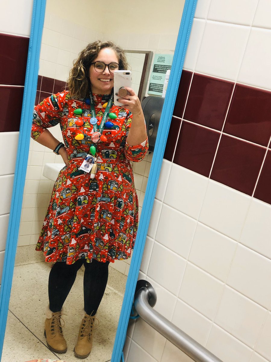 MsRalstonELA's tweet image. I live for school spirit weeks but ESPECIALLY holiday/Christmas spirit weeks🎄❤️ #10DaysofJaguarJoy #FlyingVees #JordanMSLegends