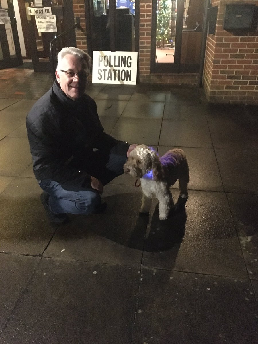 cloudlive's tweet image. Ollie helping me vote blue in Camberley, Surrey #dogsatpollingstations #GE2019
