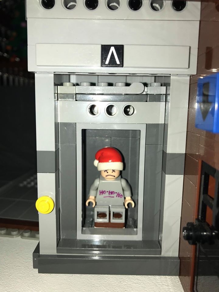 DavidMarples's tweet image. My brother in law has way too much time on his hands so built a Lego Nakatomi tower.
I have to report that it is one of the greatest things ever: