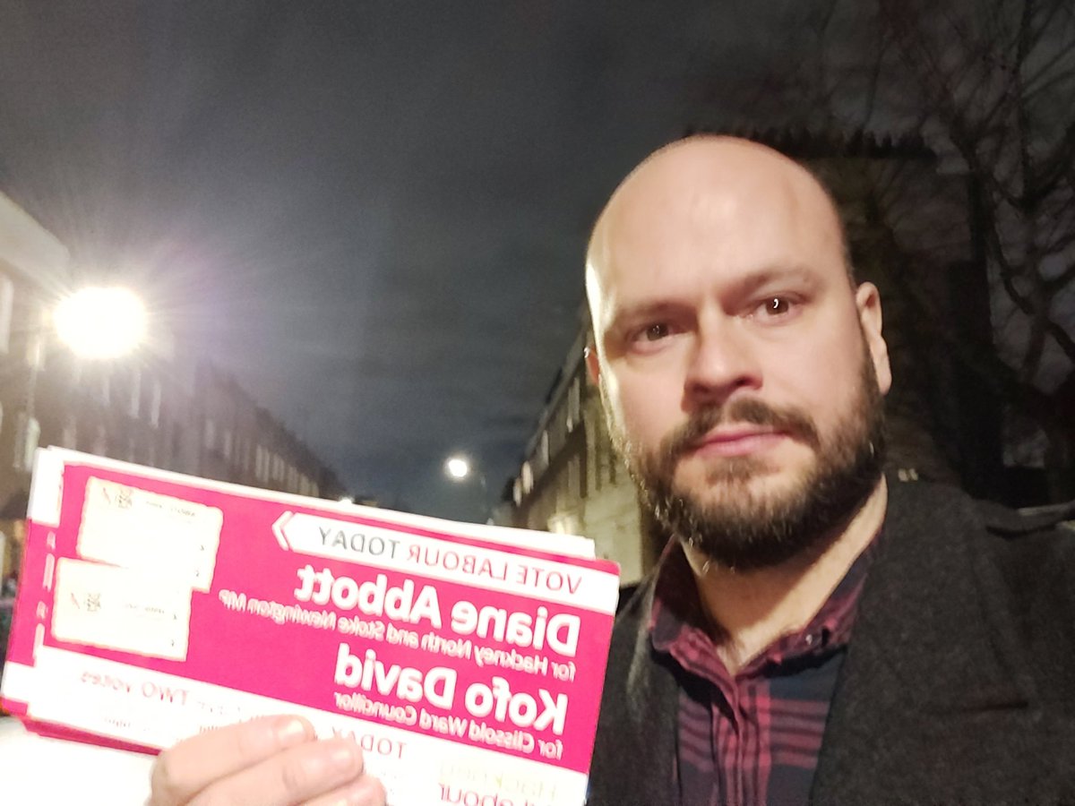 PhilipGlanville's tweet photo. After two slices of 🍕🍕out for the final knock for @HackneyAbbott &amp; @kofo_david #HackneyatHome 

#GeneralElection2019 
#VoteLabour https://t.co/Bmgs2I7syp