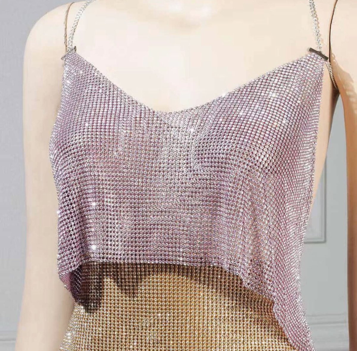AtelierRioux's tweet photo. Crystal Mesh Fashion Inspiration 
Shop all #metalmesh #crystal and #chainmail #fabrics only at https://t.co/UdOQ8qdA05 
-
#partyfashion #chainmailtop #chainmaildress #birthdaydress https://t.co/ubDKddds9r