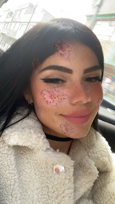 I need to tattoo those flowers on my face 🥺 https://t.co/qCmg7KmbYj<a href="/tag/nuevafotodeperfil"class="tags"><span>#nuevafotodeperfil</span></a>