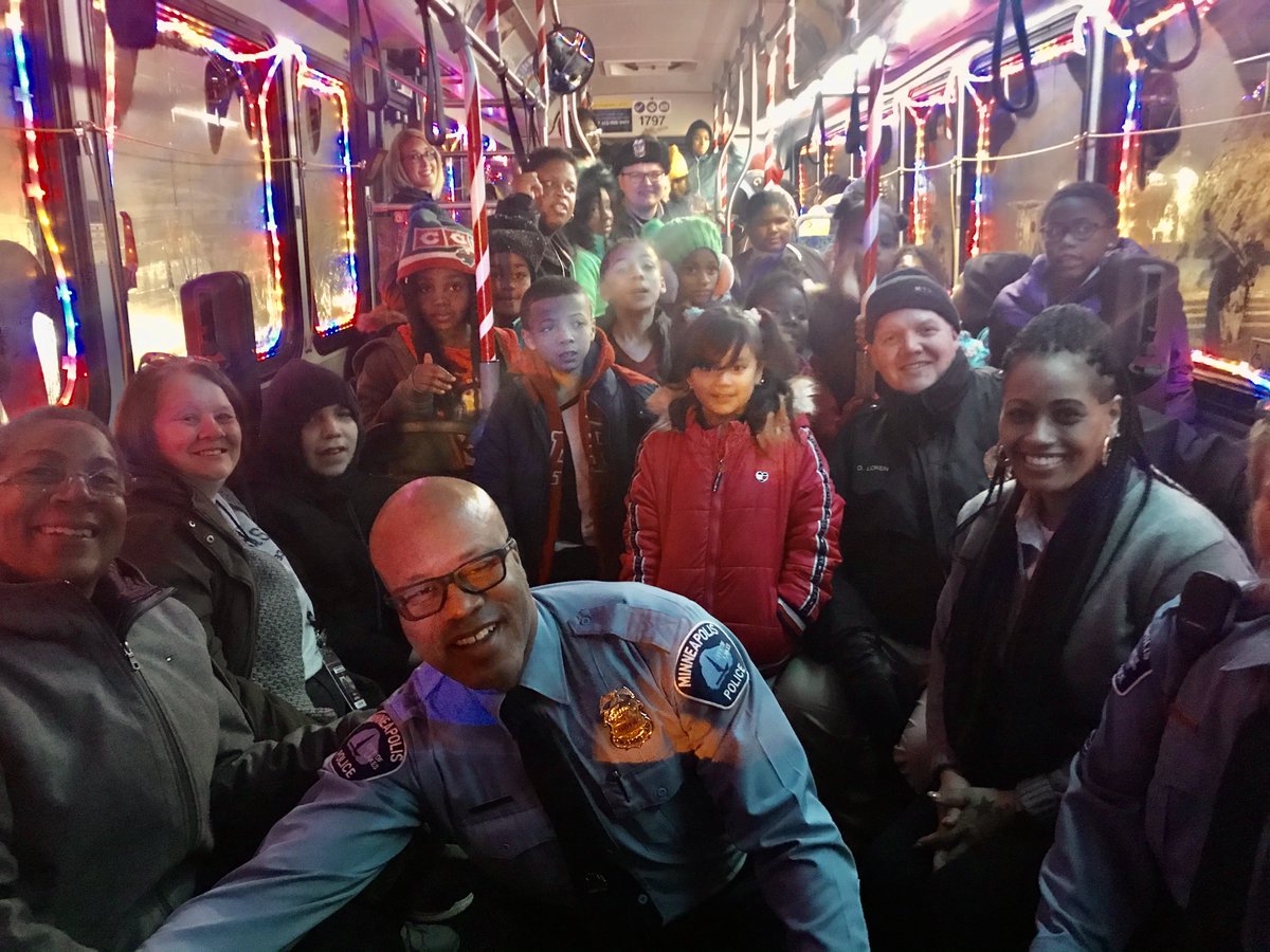 MetroTransitMN's tweet image. Smiles were had yesterday when Metro Transit Police Department teamed up with Minneapolis Police Department for a bit of holiday shopping with kids from around the Twin Cities area!🎁🛒🚔👮🏿‍♂‍👫🏽 #shopwithacop #PALprogram