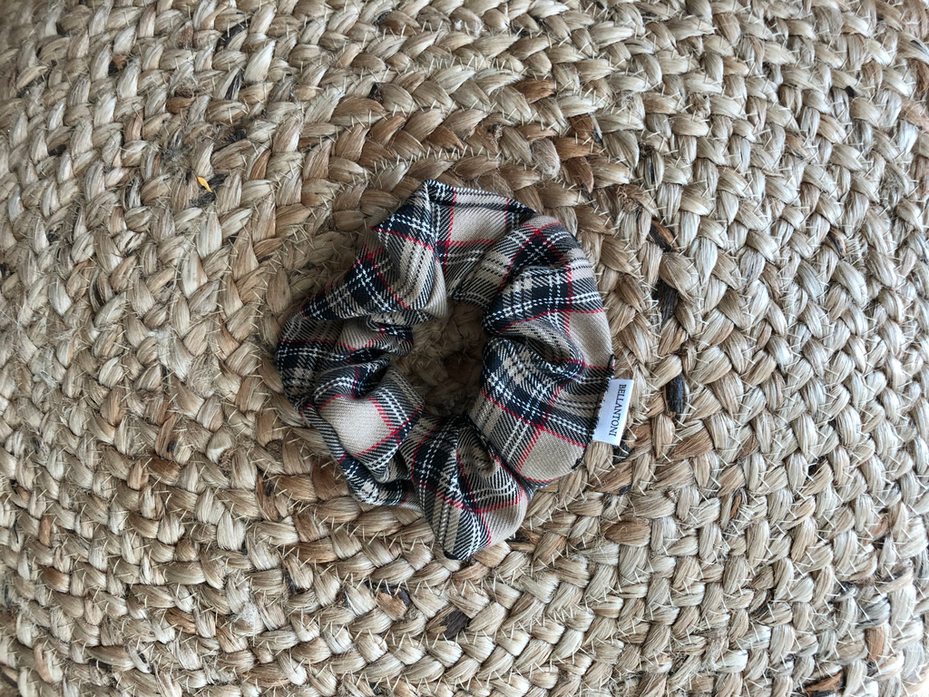 The perfect stocking stuffer, gift for your bestie or mom, or gift for yourself! Made from upcycled deadstock. Under $15. 

Shop today ~ bellantoni.ca/accessories/re…

#upcycle #sustainablescrunchie #recycledscrunchie