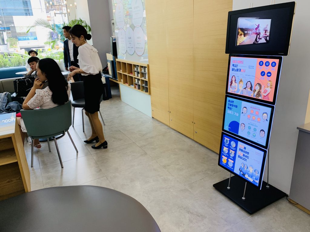 VitrineMediaMX's tweet photo. Con VM Mobile Stand impacta a tus clientes y lleva tu publicidad a cualquier lugar sin complicaciones.
#displayLed #publicidad #atraemasclientes #vendemas #negocios #mexico #guadalajara #monterrey #queretaro #puebla https://t.co/TOPDPQpeas