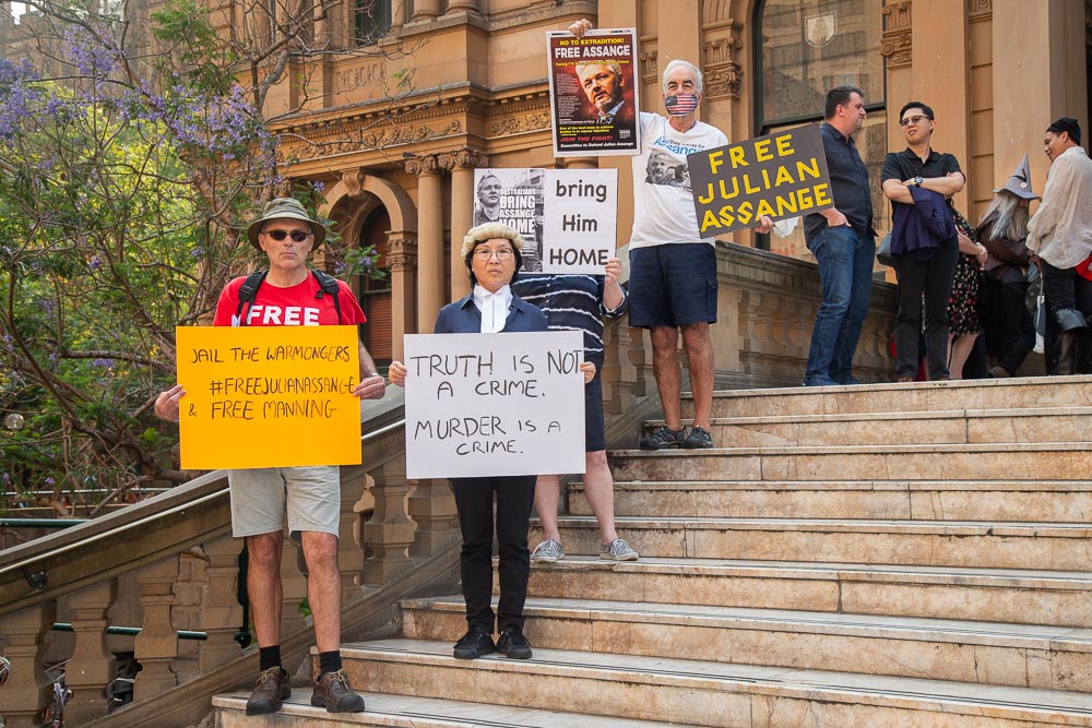 GongSteve's tweet photo. People who see past establishment propaganda, and know the truth about Julian Assange speak up for him, including many respected journalists, doctors and lawyers. 

Join the gathering of ordinary people today, 5:30-6:30 PM, 13/12/2019. outside Sydney Town Hall to spread the word. https://t.co/c6wHXFaGN2