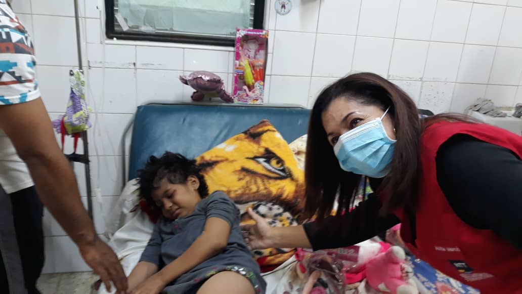 BarcelonaIntt's tweet photo. Hoy la Or Barcelona , nos trasladamos al oncológico del hospital razzety acá en Anzoátegui dónde hicimos entrega de juguetes a 35 niños y niñas de diferentes edades compartiendo con ellos un poco de alegría de la navidad TUPAMARO ejemplo de lucha https://t.co/sthEgOTzT7