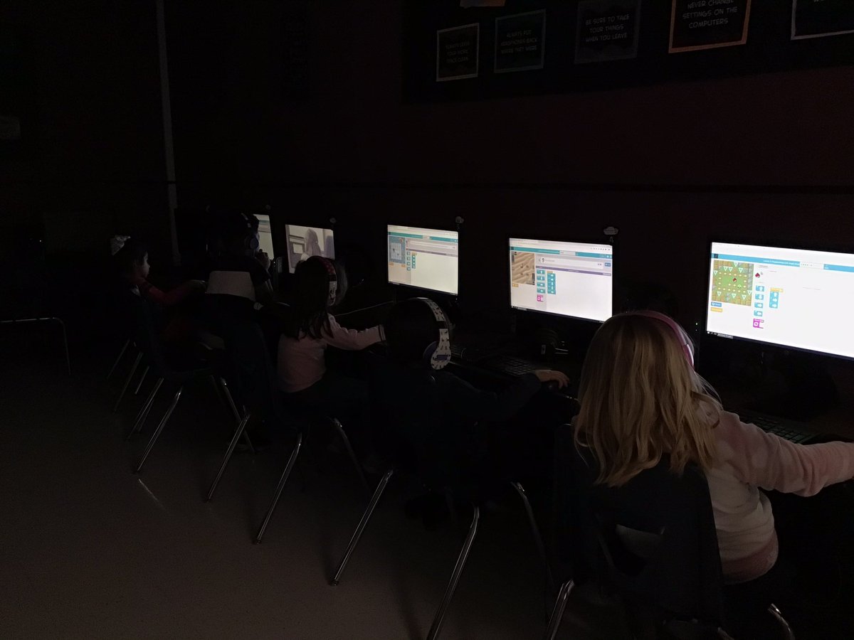 LuciaESoto's tweet image. I have enjoyed partnering with @CarsonTechCrew and 3 of the Kinder classes @NISDCarson this week for #HourofCode! I miss working with Kinder friends but I got my bucket full this week!#21stCenturyLearners #KindersCANcode