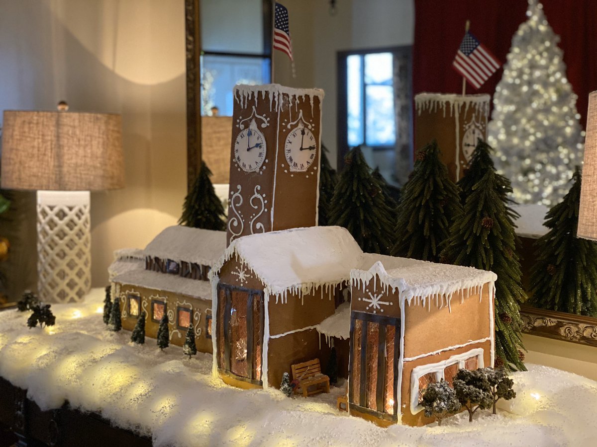 OFCC_1915's tweet photo. It’s #NationalGingerbreadHouseDay and we’re only in love with our Gingerbread Clubhouse! A big shout out to our talented Talhlia who made this masterpiece happen with some help from Chef John! We think it’s too pretty to eat, don’t you agree? 🌲✨ #HolidaysAtOFCC #OFCCFood https://t.co/EXUOKDdBOm