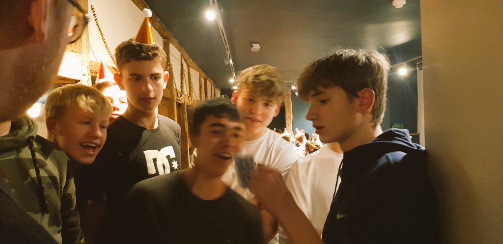 ShiplakeWelsh's tweet photo. #shiplakewelsh #shiplakeyear9 enjoying the magic entertainmeant and food of zizzi. https://t.co/5mNYvdVlV4
