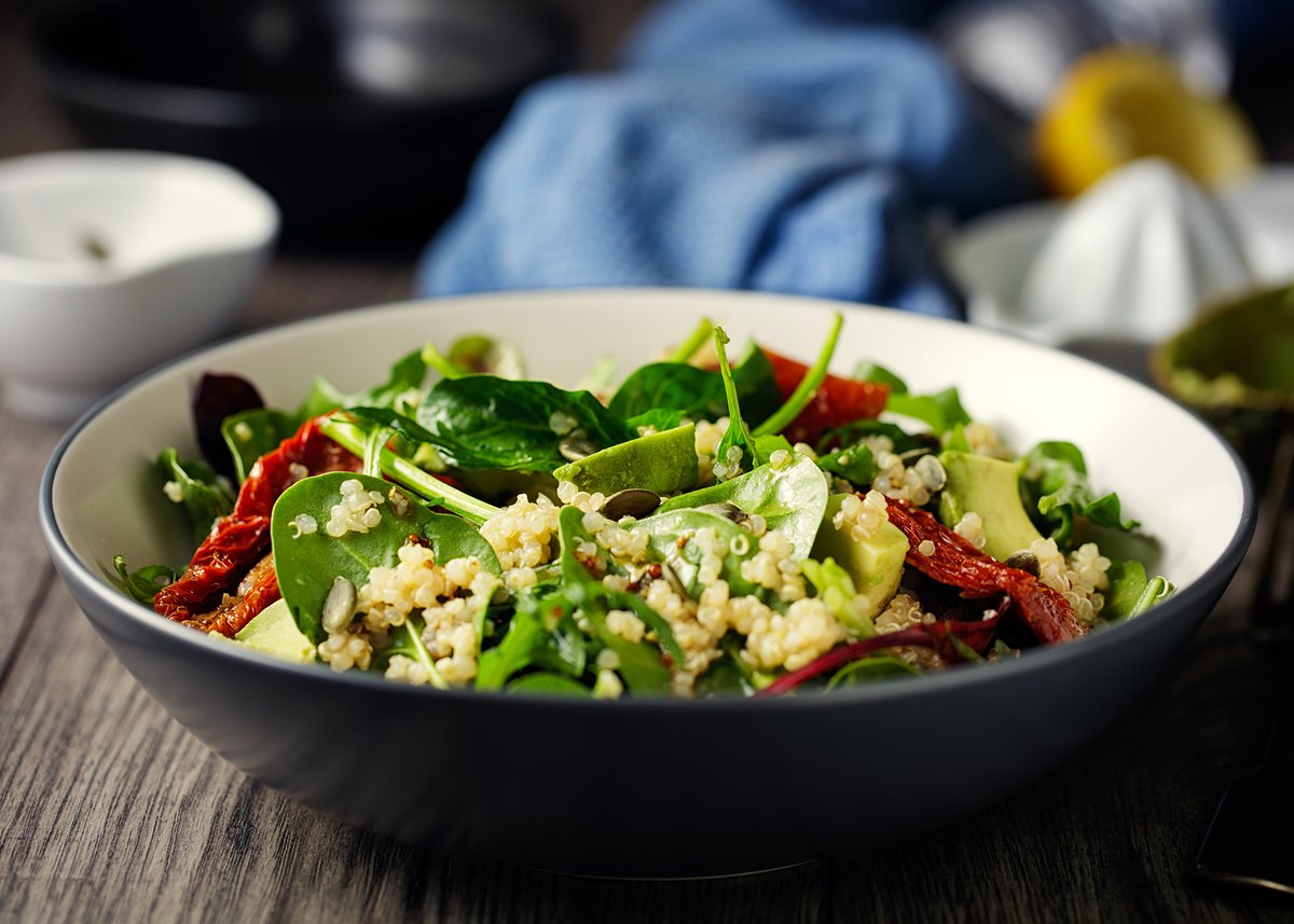 cancersociety's tweet image. Turn to us this #holidayseason for:
• Information and support 💛 
• Recipes to help you eat well 🍴 
• Meaningful #giftideas 🎁
• And more!
We're here for you. Learn more and RT to let others know: bit.ly/34h9NqH