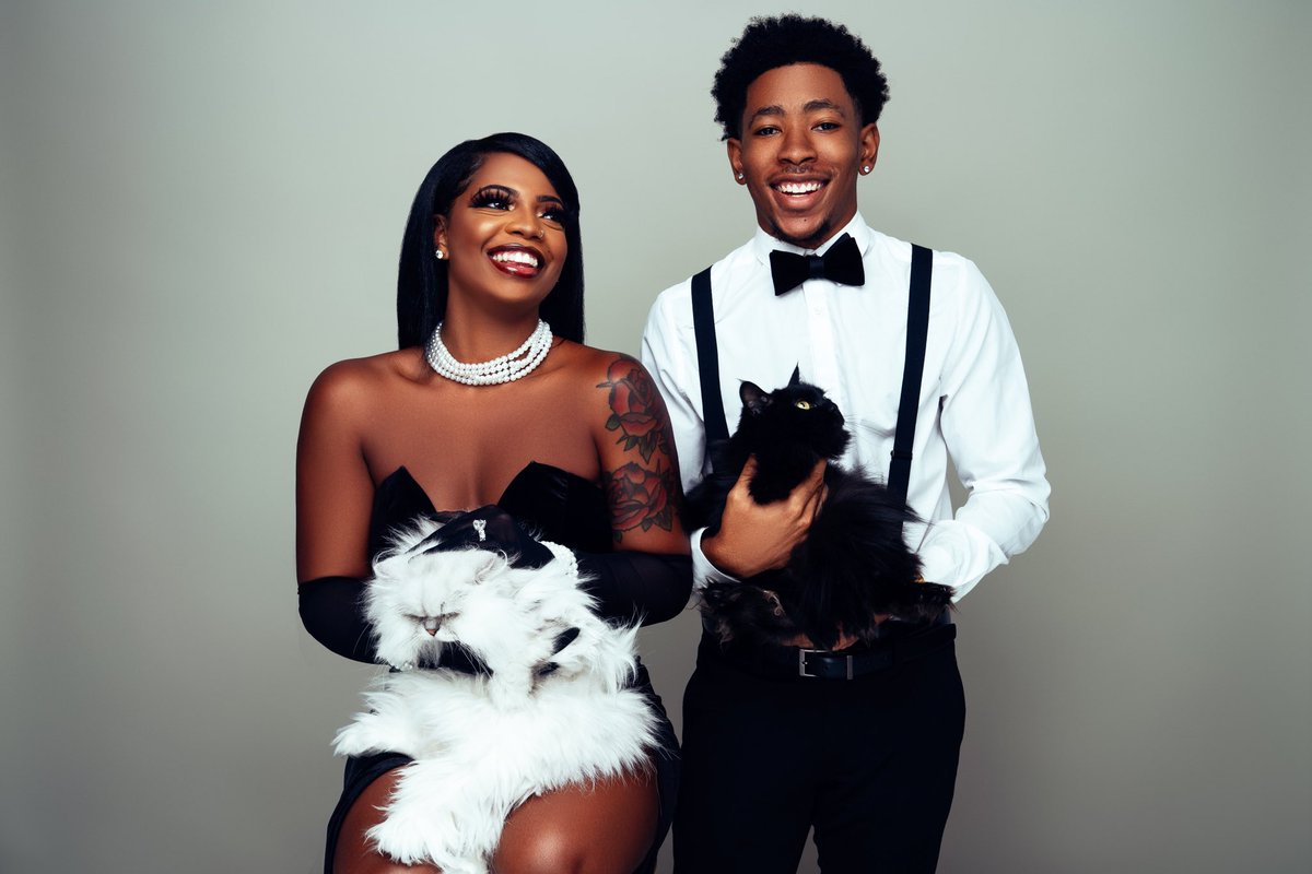 dearra's tweet photo. Family Portraits ♥️❄️ https://t.co/gFXvi4VslL